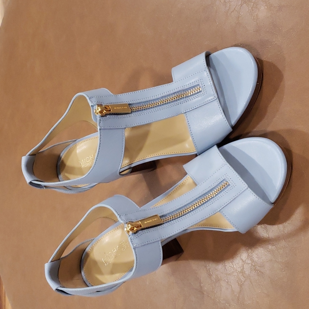 MICHAEL Michael Kors Baby Blue Leather Berkley T-StrapPlatform Sandal Size 9 NWT